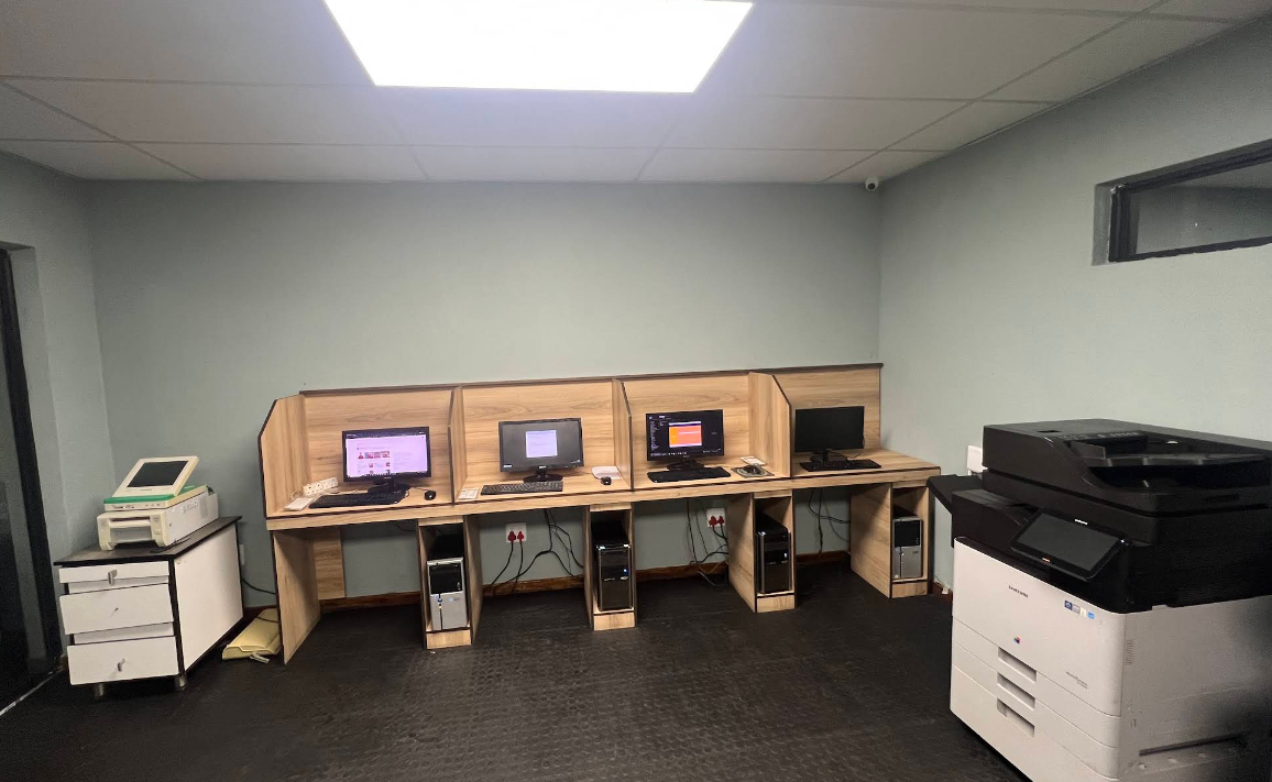 NETPOINT CAFE computer workstations and printer setup